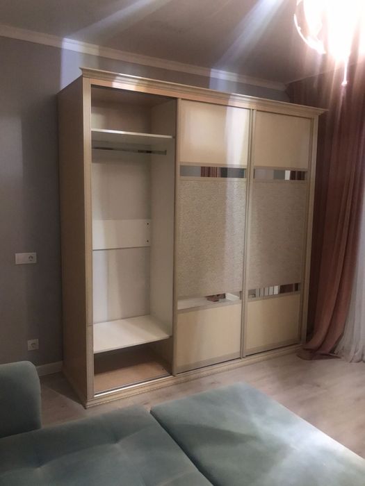 Шкаф купе с зеркалом, для комнаты и прихожей