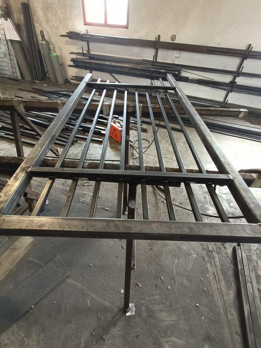 Porti si structuri metalice