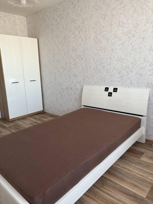 Дава се под наем Тристаен апартамент в Бургас, Славейков - 75 кв.м за 459 € - Снимка #2