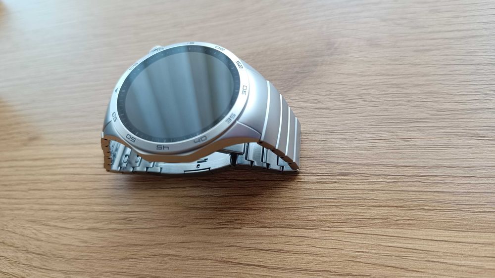 Часовник Huawei GT 4