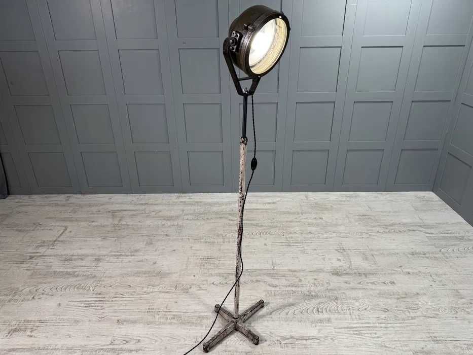 Лампион в индустриален стил - фар от танк Р398-Д