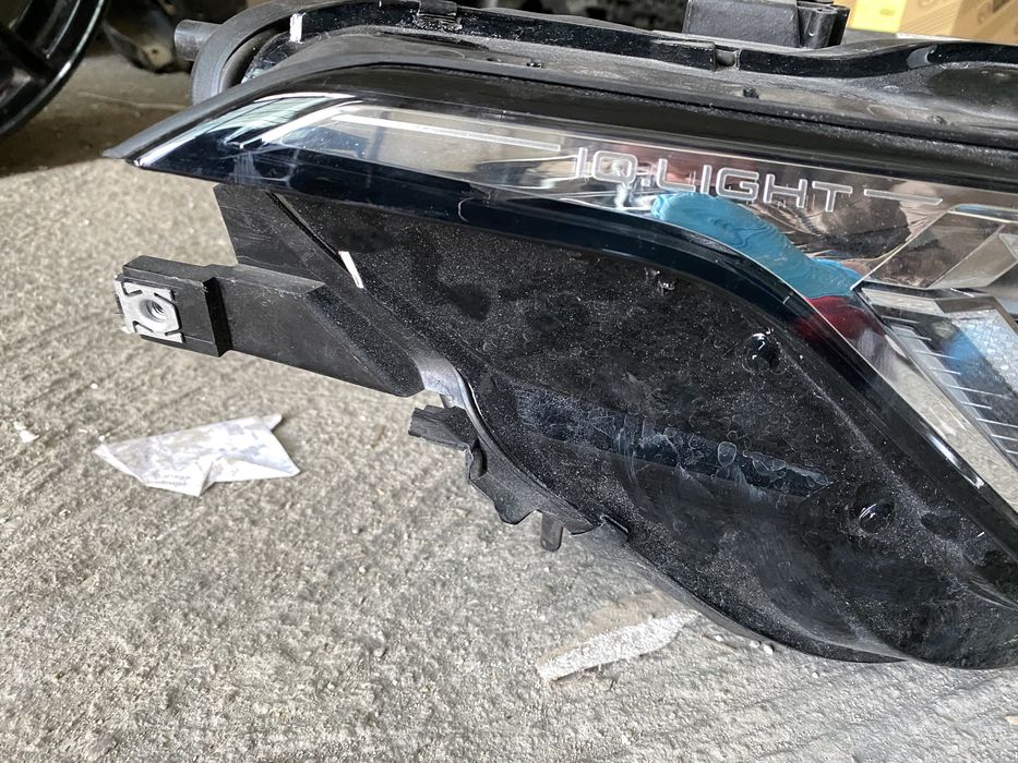 Far VW Tiguan 2 facelift 2020 - 2022 far dreapta