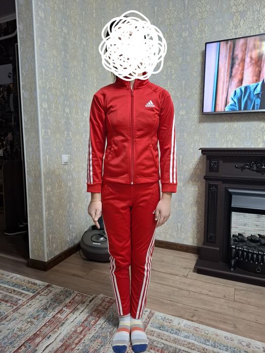 Продам спортивный костюм Адидас