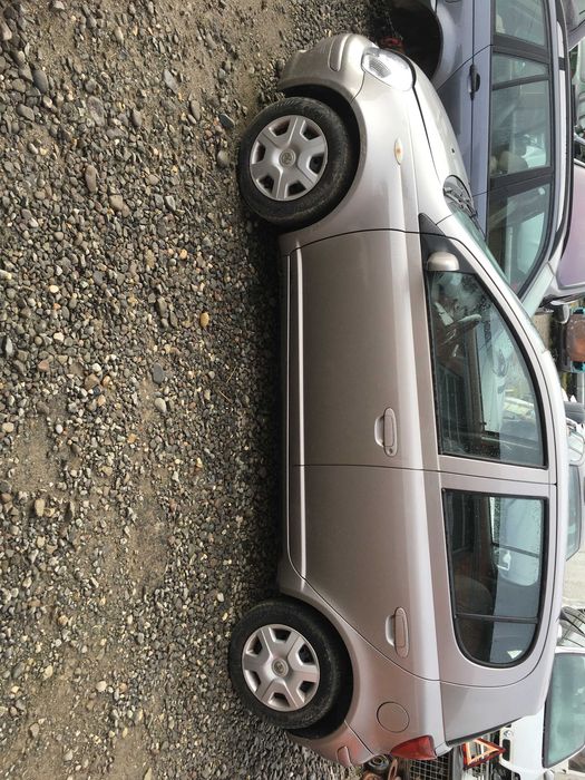 Dezmembrez/Piese Toyota Yaris 1.4 D4D si 1.3 Benzina