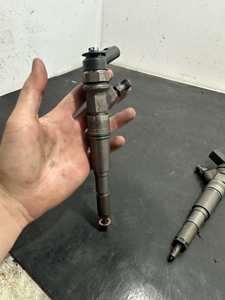 Injector injectoare BMW Seria  5 E60 E61 520d | 2.0 M47 | 7794435