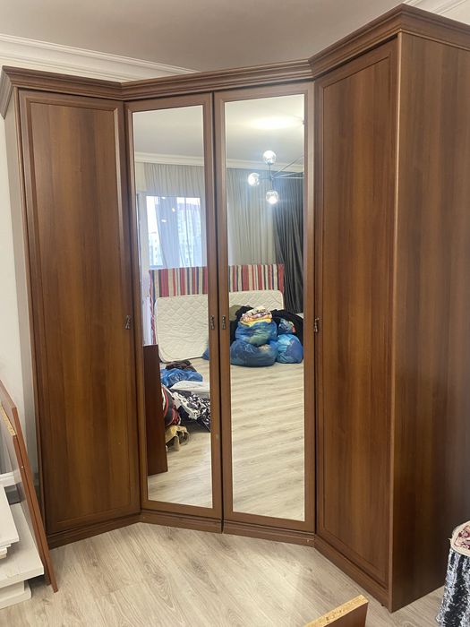 Продам угловой шкаф . 50.000