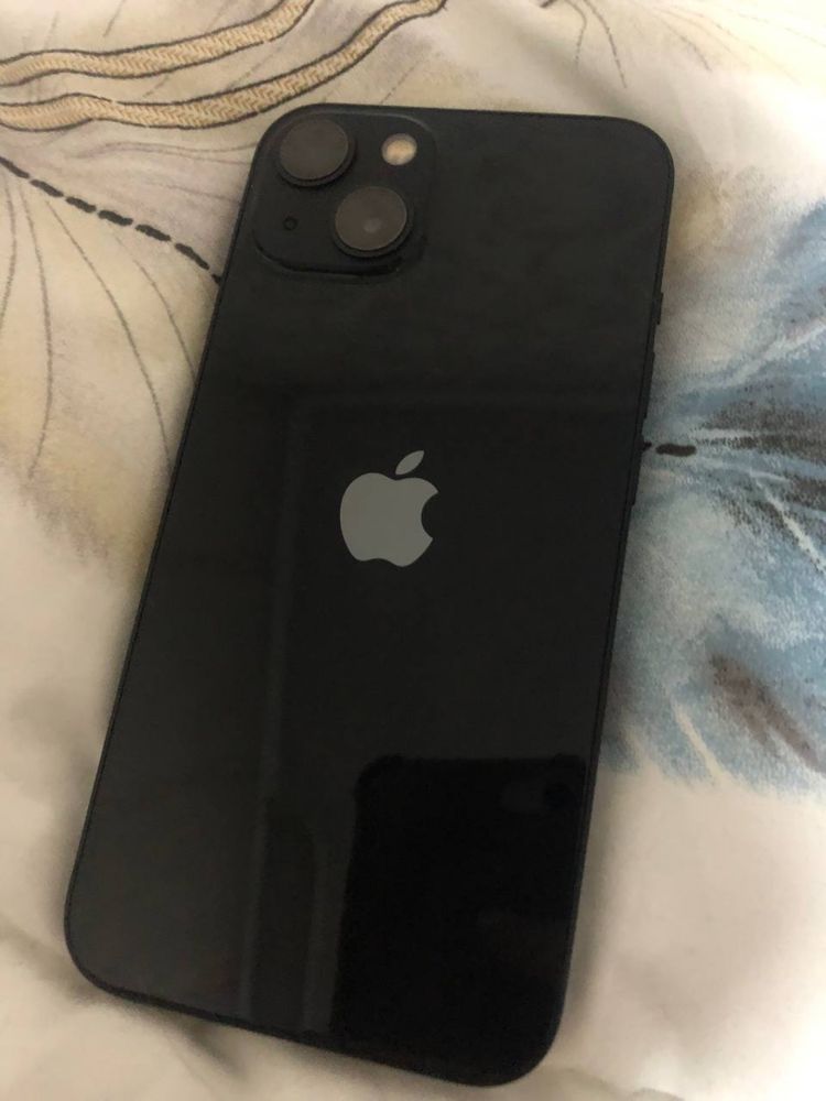 iPhone 13 в отличном состоянии