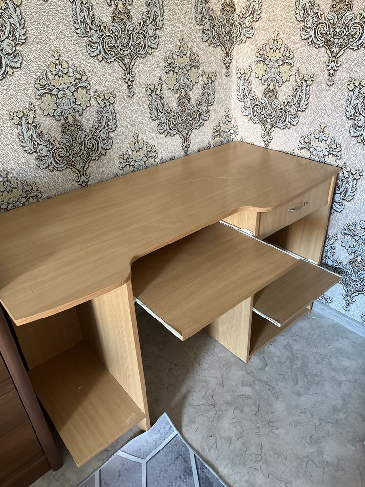 Компьютерный стол