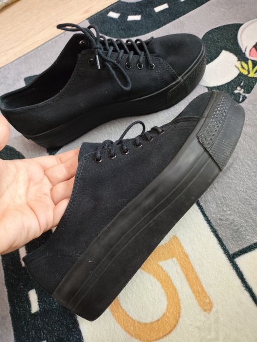 Дамски обувки на платформа