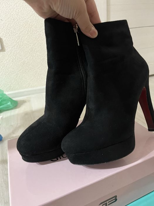 Сапоги на вечер в идеальном состоянием