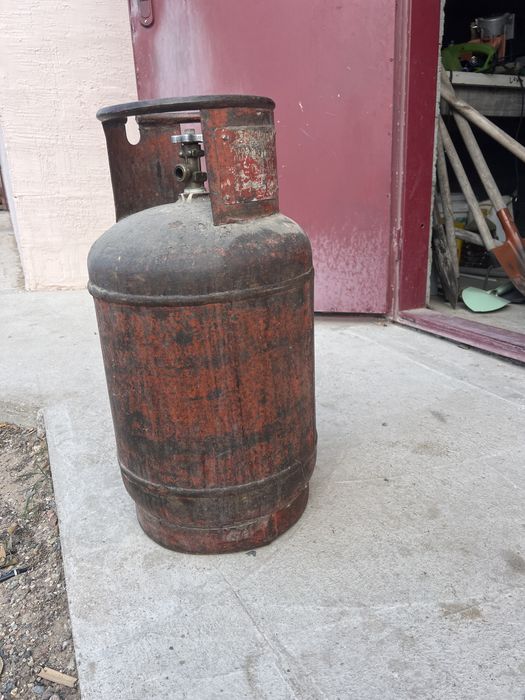 Продам 3 газовых балона за 15 000