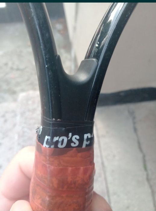 Racheta este originala , in stare foarte buna , mici urme folosinta ,