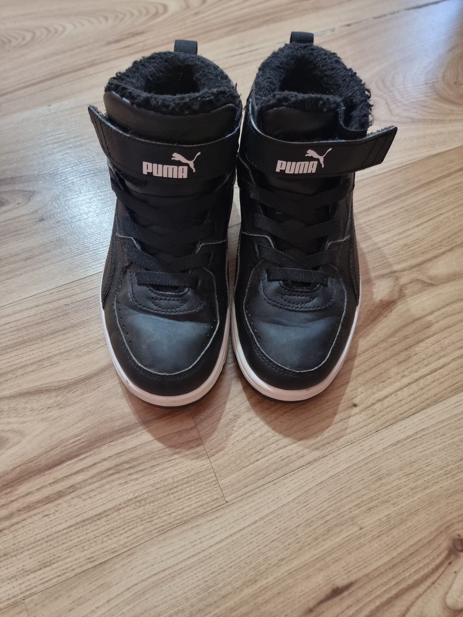 Продавам детски кецове PUMA