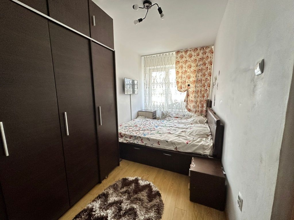 Vând apartament 3 camere decomandat in zona Andrei Muresan-Cibinului