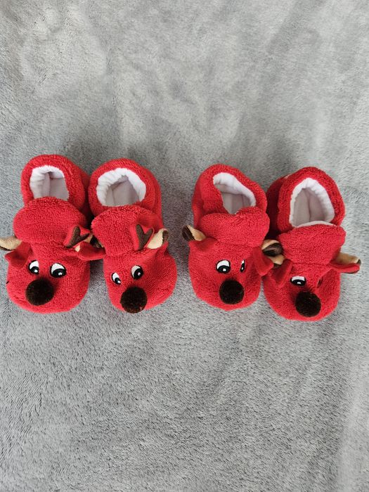Коледни пантофки за бебета близнаци