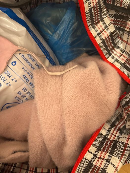 Отдам хорошие взрослые вещи (платья платки длинные)