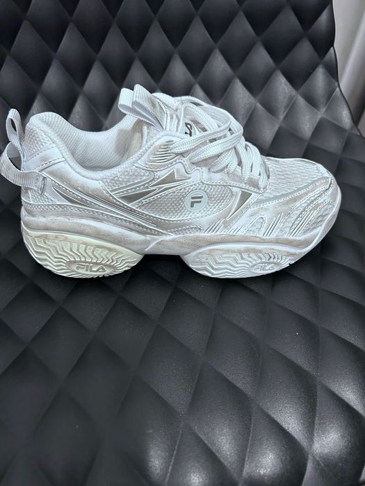 Маратонки Fila с зацапан ефект