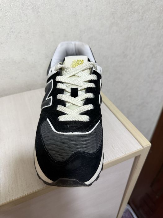 Кроссовки  кожанные в отличном состояние 39 размер