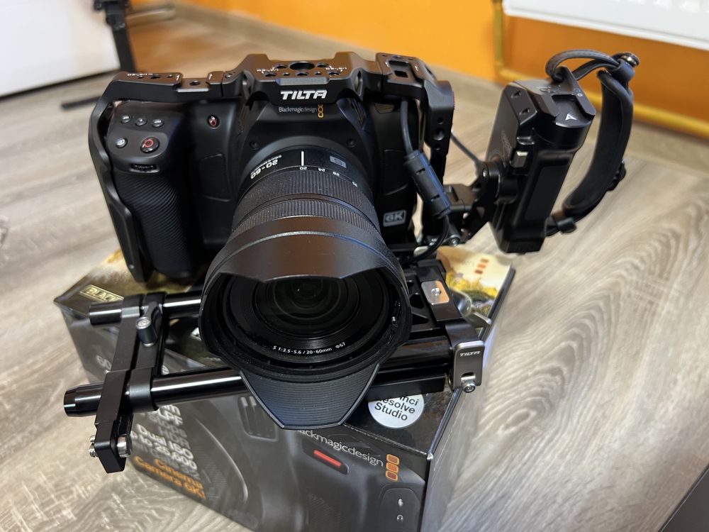 Blackmagic Cinema Camera 6K Full Frame L-Mount cu 12-60
