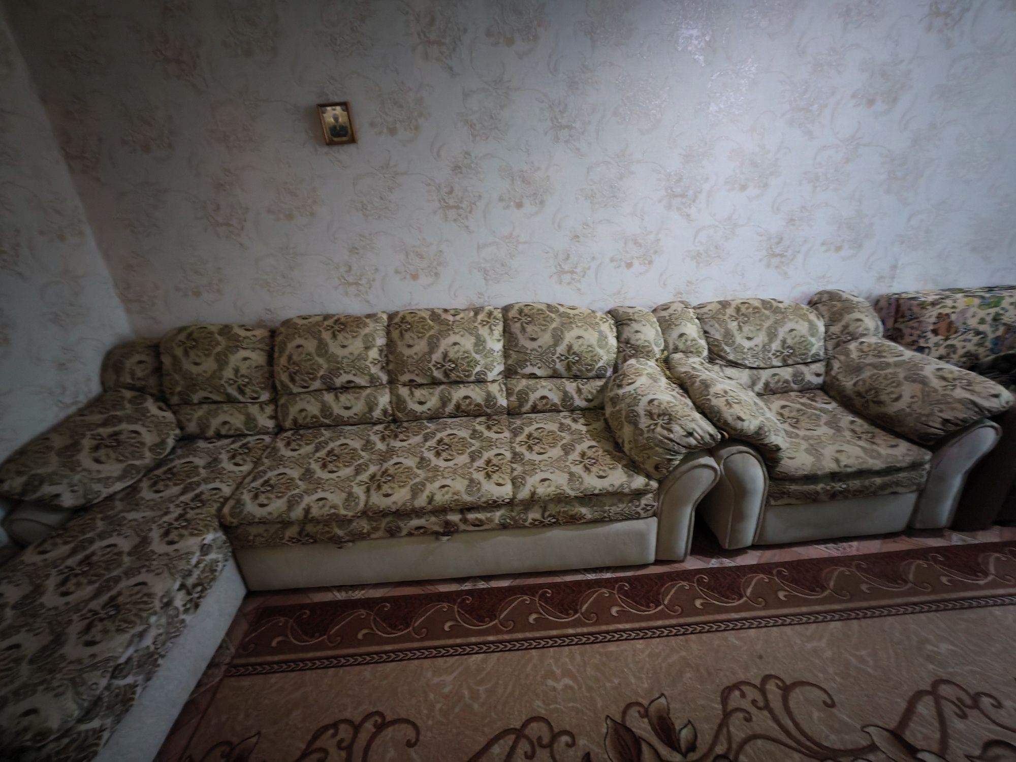 Продам диван угловой