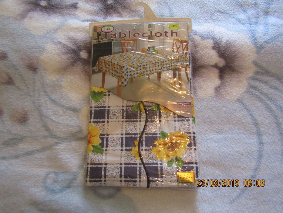 Продам скатерть  152 на 228 см, новую