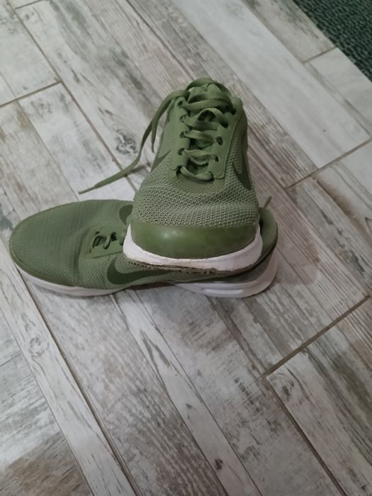 Продавам маратонки Nike