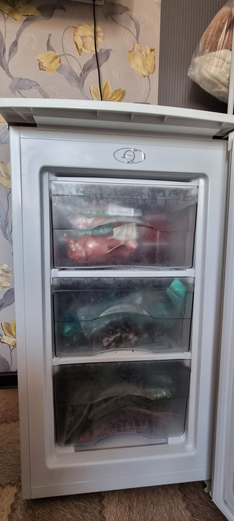 Продам морозильный шкаф
