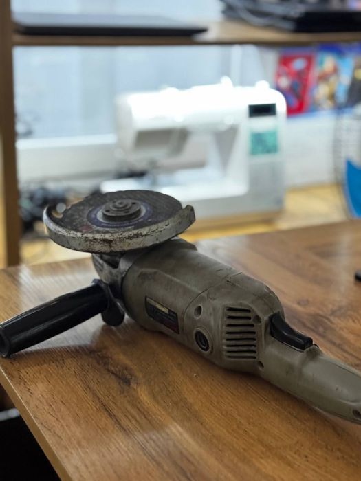 Шлифмашинка Crown CT3143