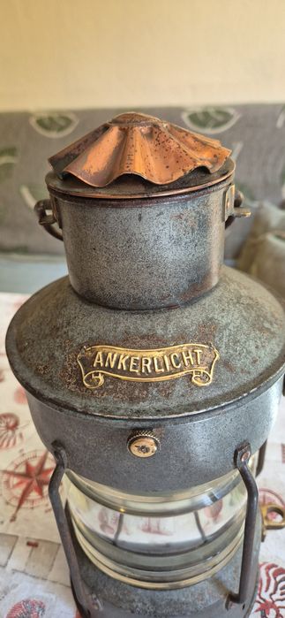 Стар корабен фенер.
