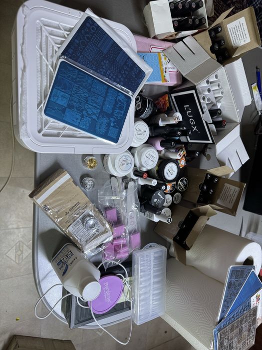 Продается все для мастера маникюра