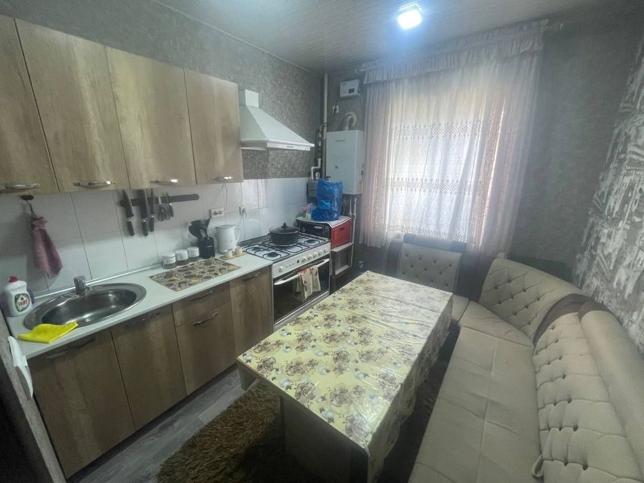 2 xonali kvartira sotiladi