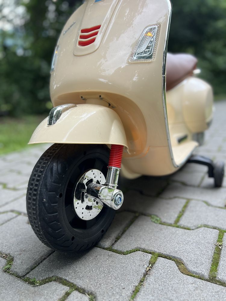 Детски скутер Vespa / Детски мотор Vespa