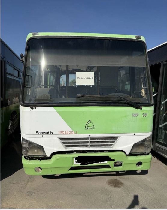 Isuzu avtobus 2016 yil ,2014 yil 2913 yil  11500$ narxi kilishamiz