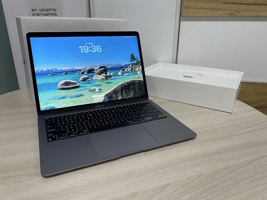 MacBook Air M1 (2020) ОЗУ 8 ГБ / SSD 256 ГБ