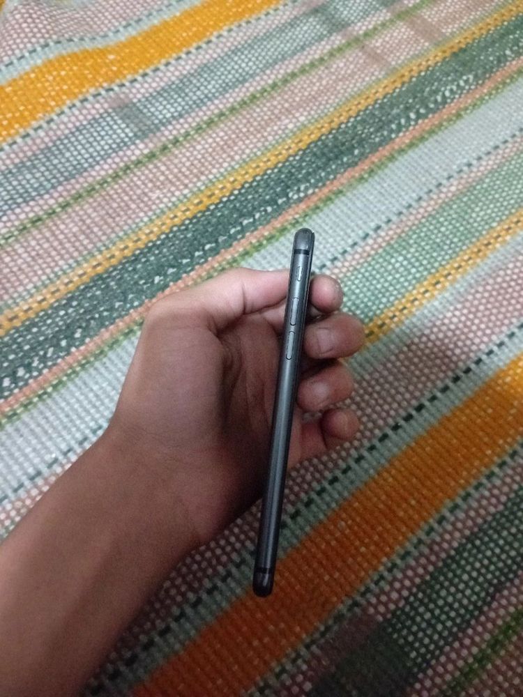 iphone 8  tiniq tel yomkist 100 usiliniy qoyulgan 64 talik
