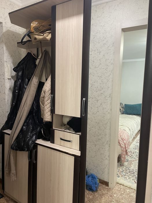 Продам прихожие и водоногреватель отличном состояние