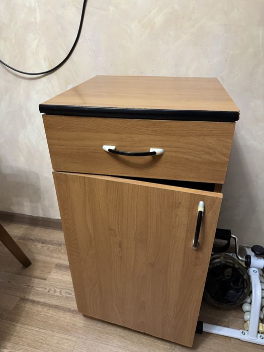 Продам тумбочку Б/у