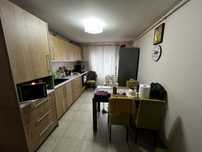 Apartament 3 camere de vanzare.
