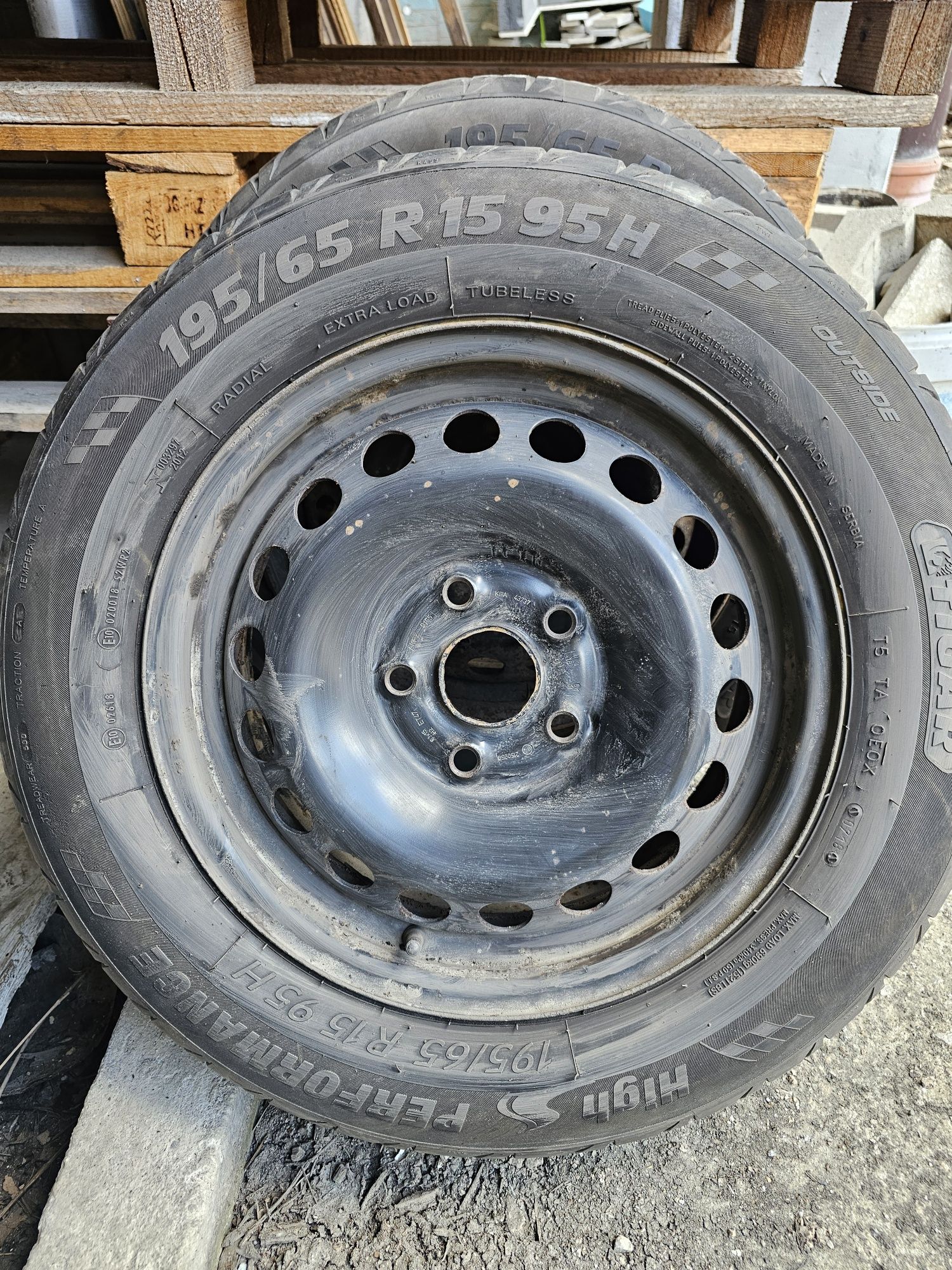 4бр Летни гуми 195 65 15 с джанти за VW 5 112x 15 пелфектни