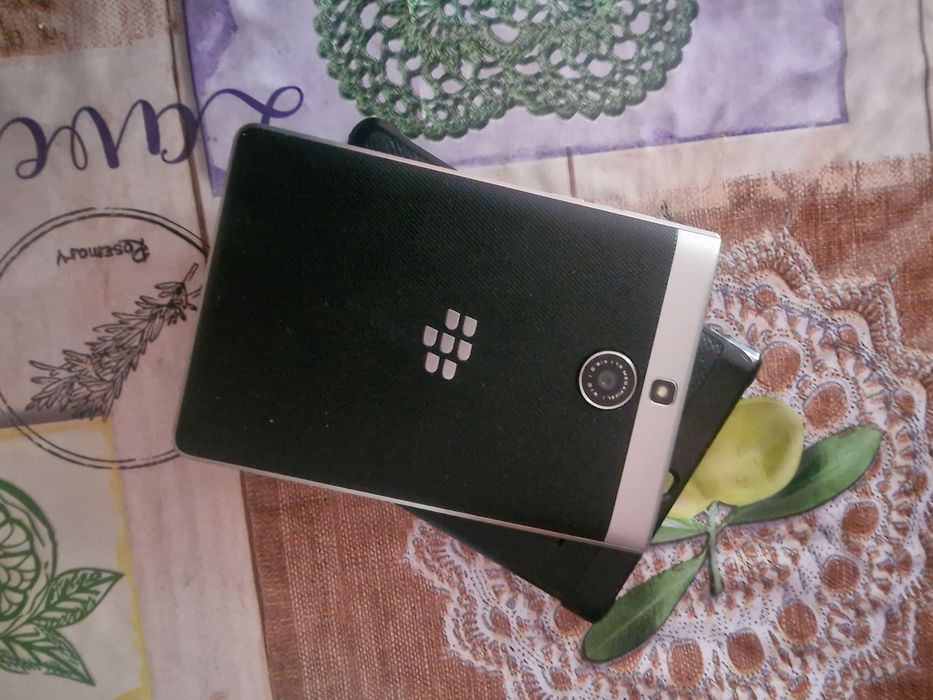 BlackBerry passport silver edition