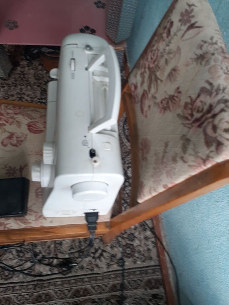 Продаётся швейная машинка