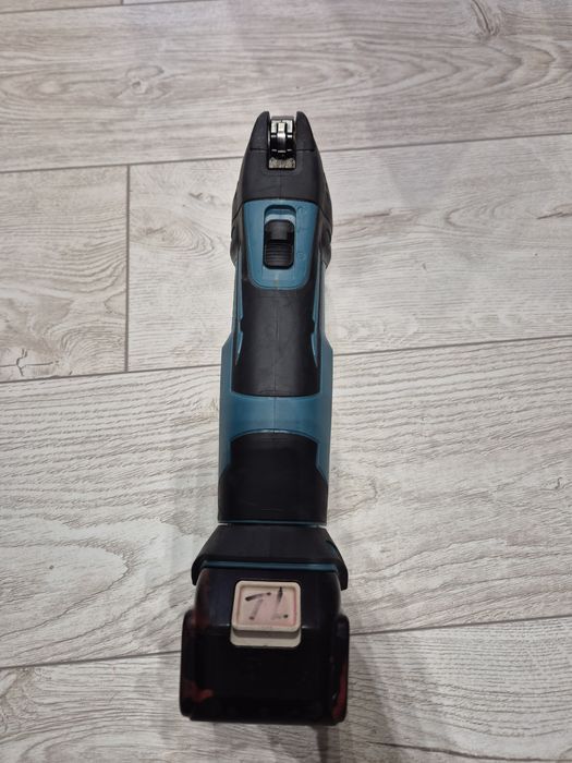 Multicutter makita 18v dtm 51