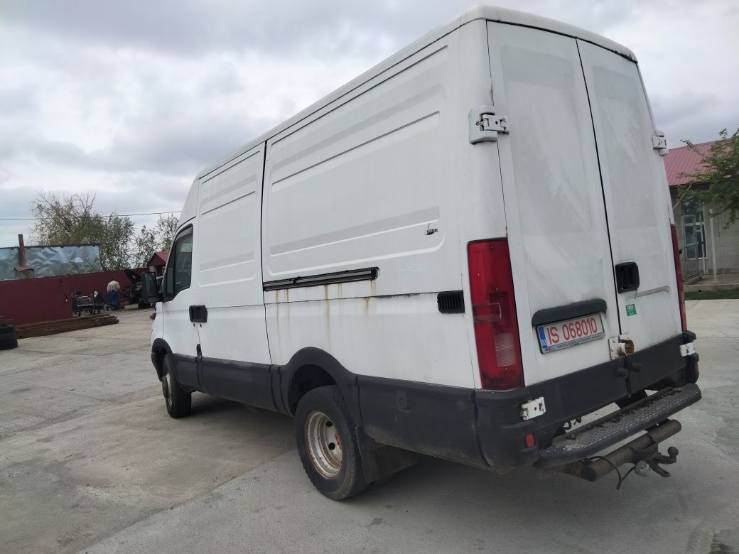 Dezmembrez Iveco daily 2.8