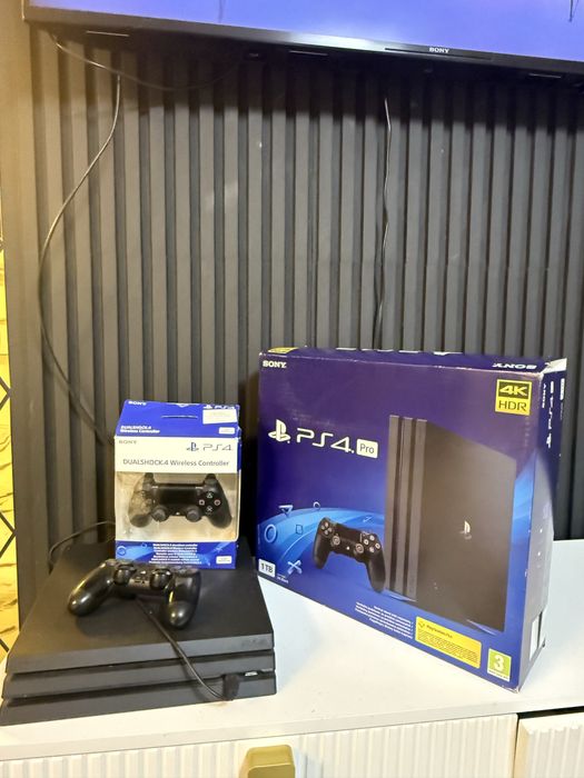 Consola Playstaion 4 PRO (PS 4 PRO 1 TB)
