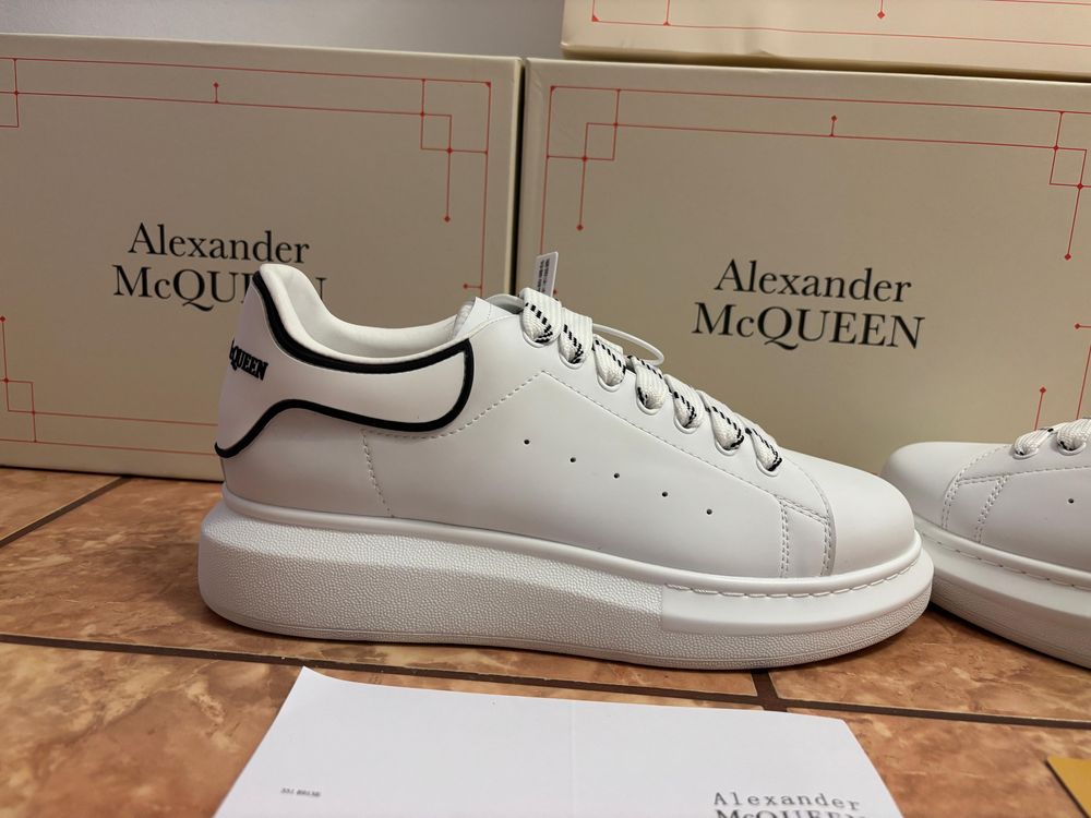 Alexander McQueen Epoxy (Black Lines)