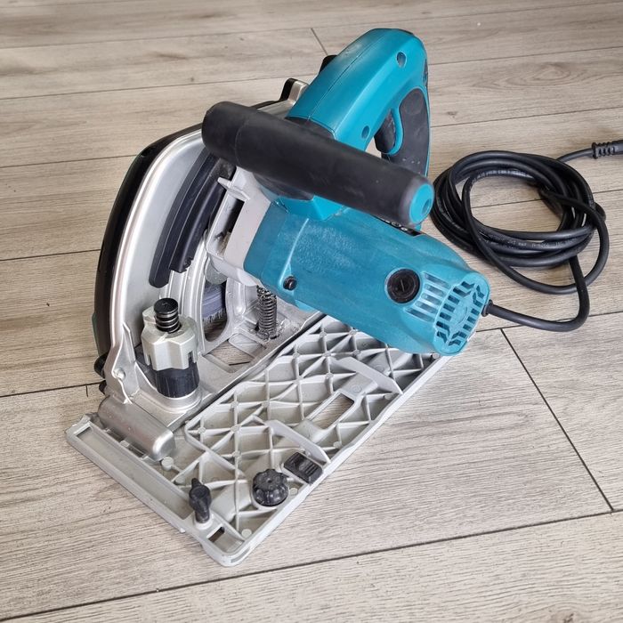 Amanet F28: Fierastrau circular Makita CA5000