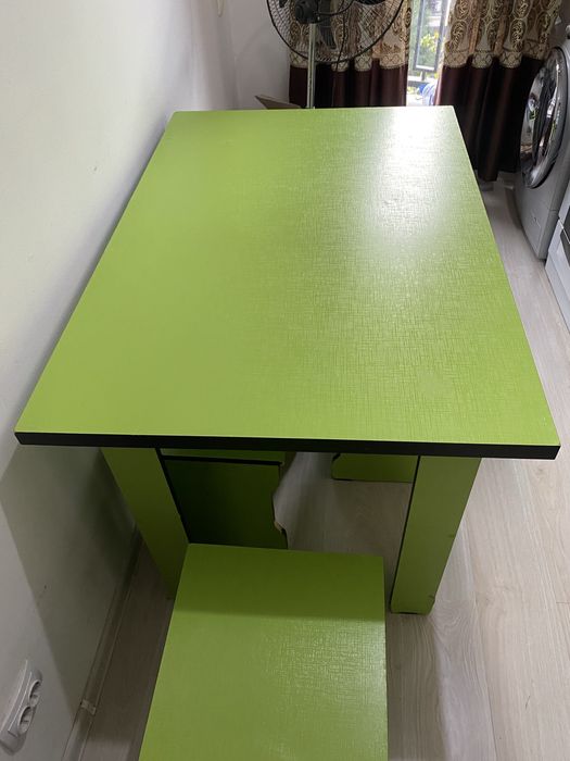 Стол со стульями