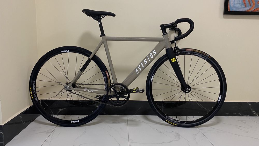 Велосипед трек фикс Aventon