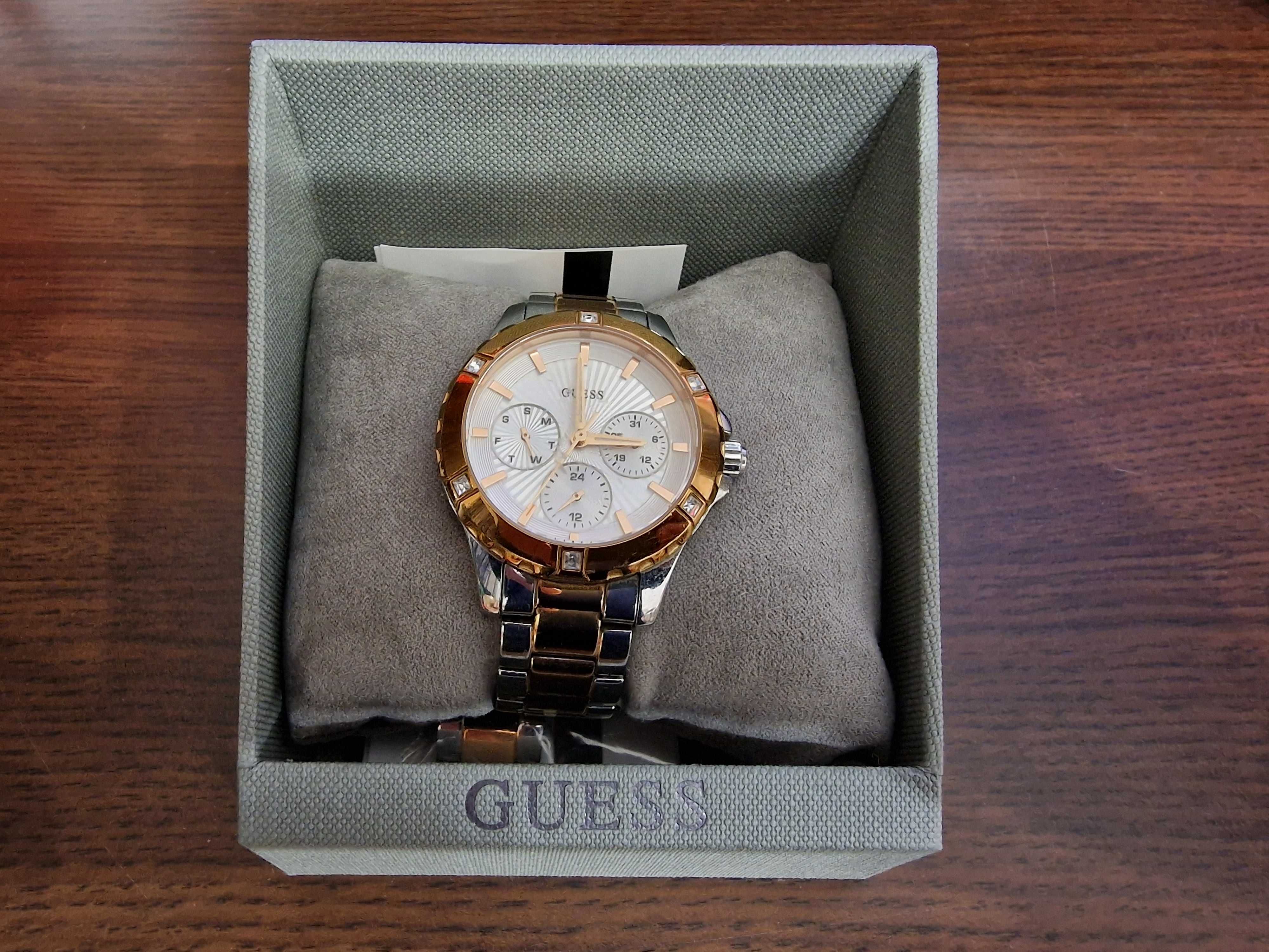 Дамски часовник GUESS - W0443L4