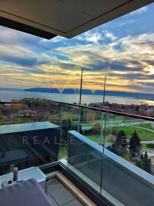 Двустаен апартамент, Бриз